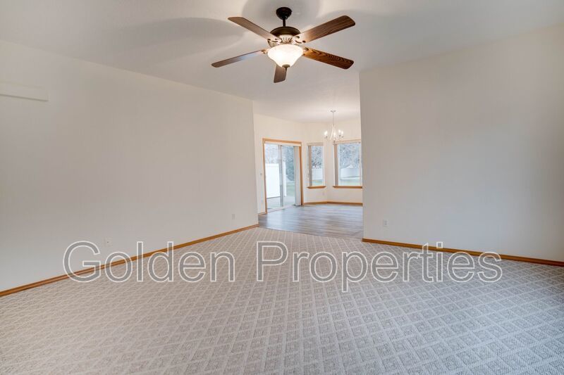 503 E Whitewater Ln property image