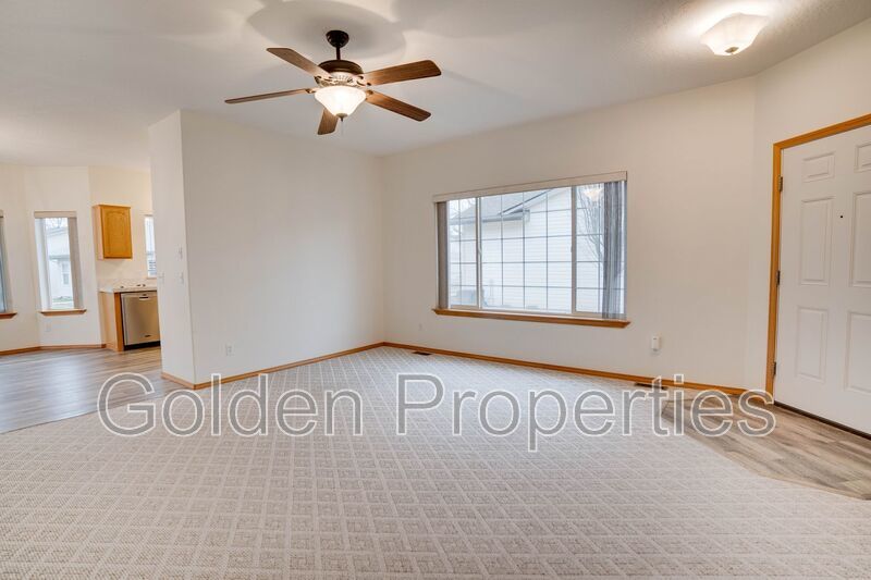 503 E Whitewater Ln property image