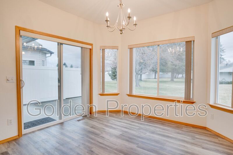 503 E Whitewater Ln property image