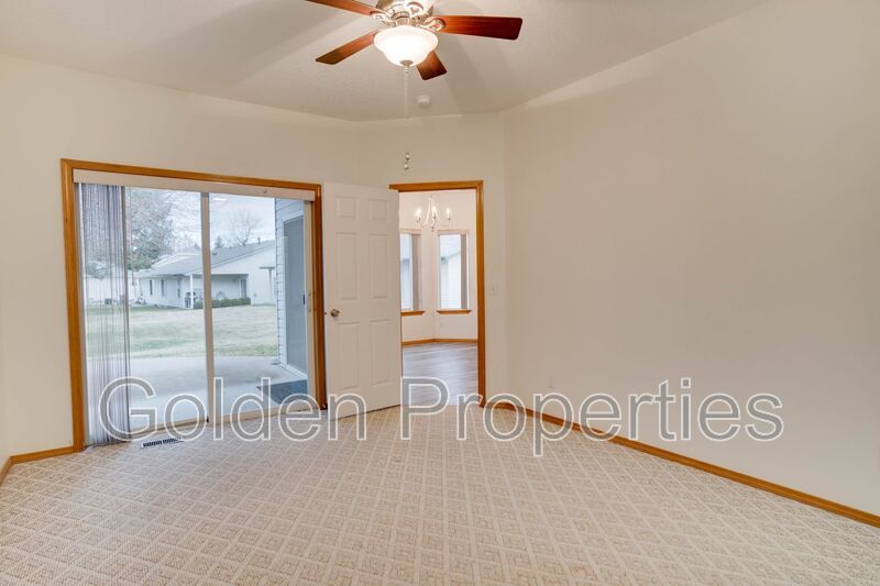 503 E Whitewater Ln property image