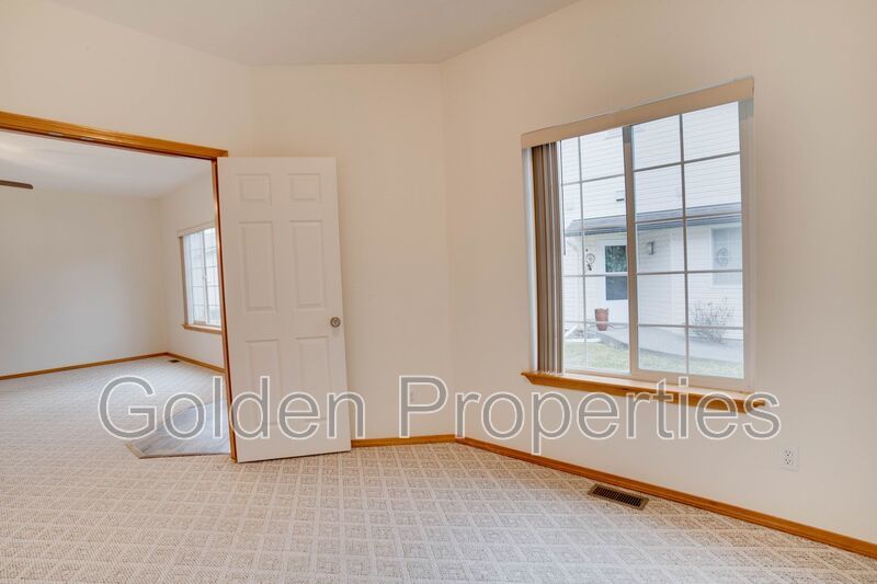 503 E Whitewater Ln property image