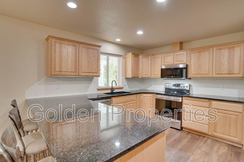 Large hard to find 4-bedroom! property image