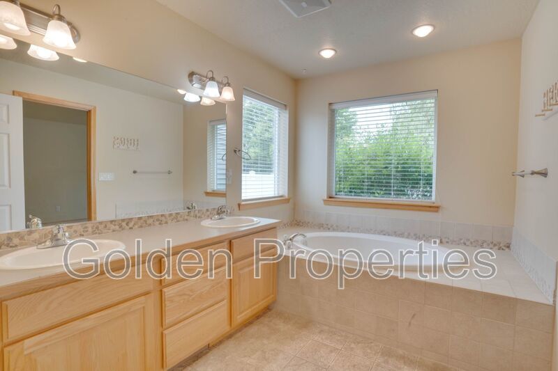 Large hard to find 4-bedroom! property image