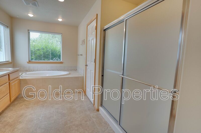 Large hard to find 4-bedroom! property image