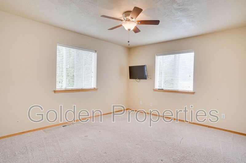 Large hard to find 4-bedroom! property image