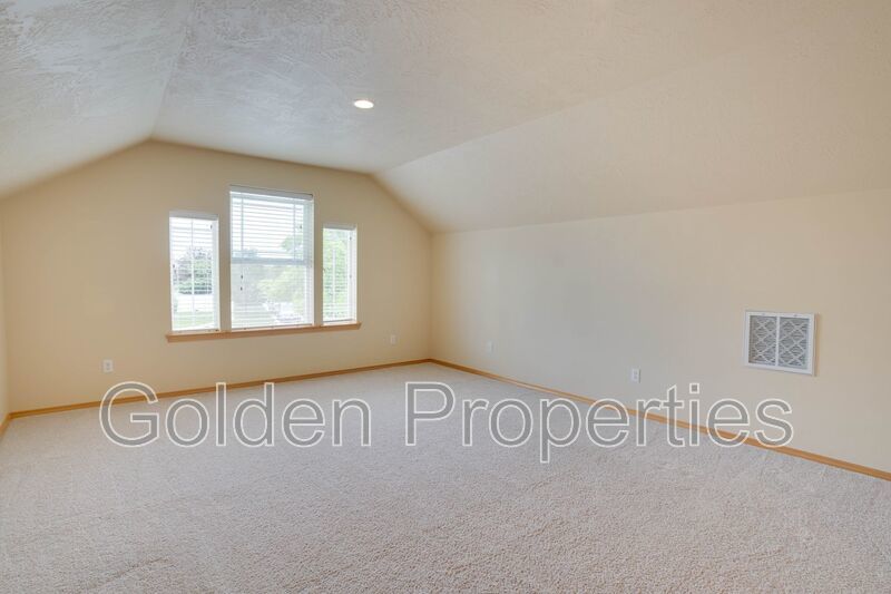 Large hard to find 4-bedroom! property image