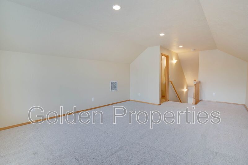 Large hard to find 4-bedroom! property image